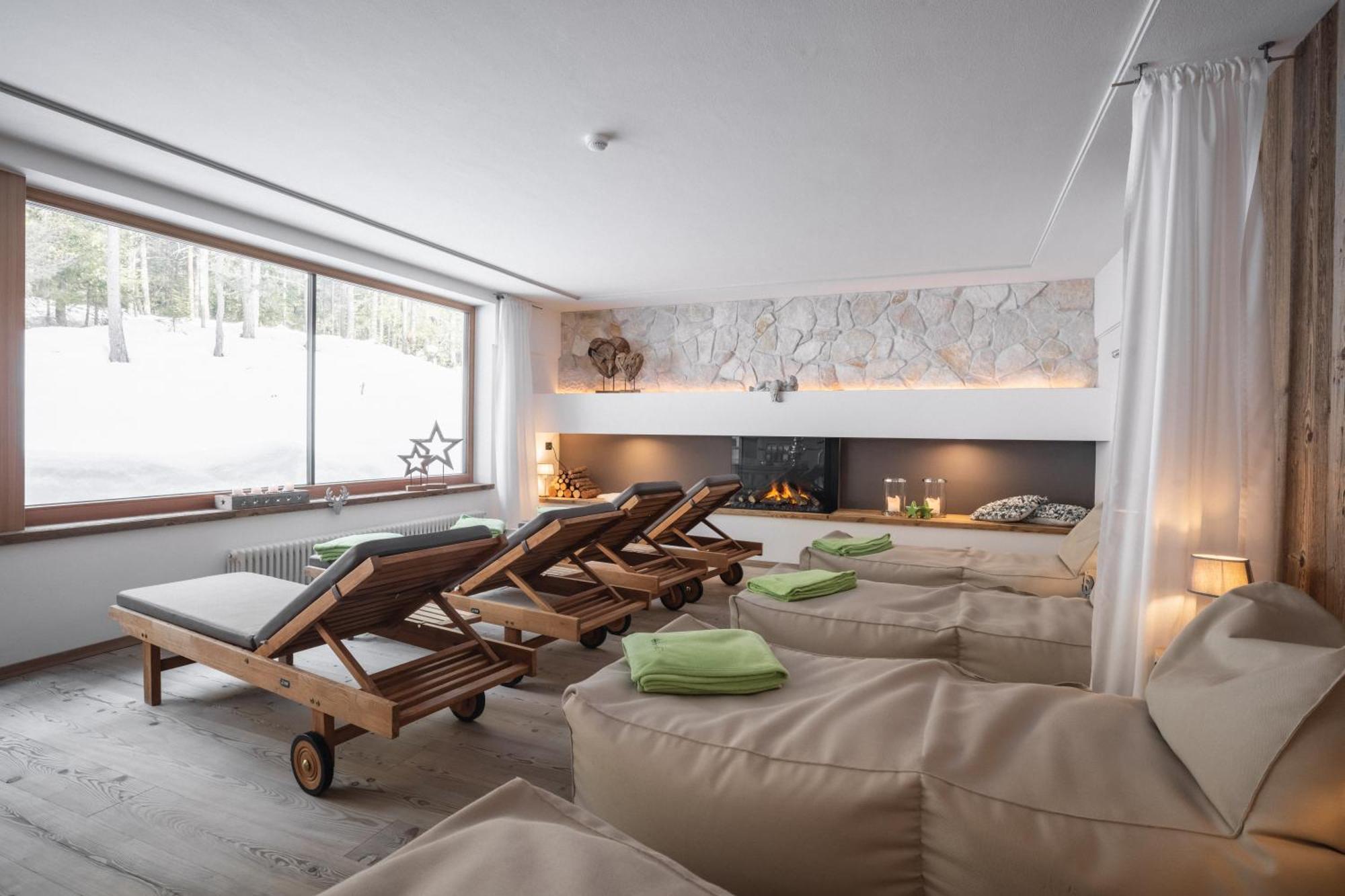 Hotel Ciasa Ai Pini Сан-Кассиано Экстерьер фото