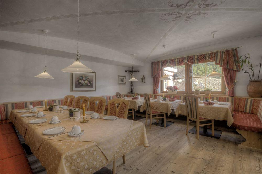 Hotel Ciasa Ai Pini Сан-Кассиано Экстерьер фото