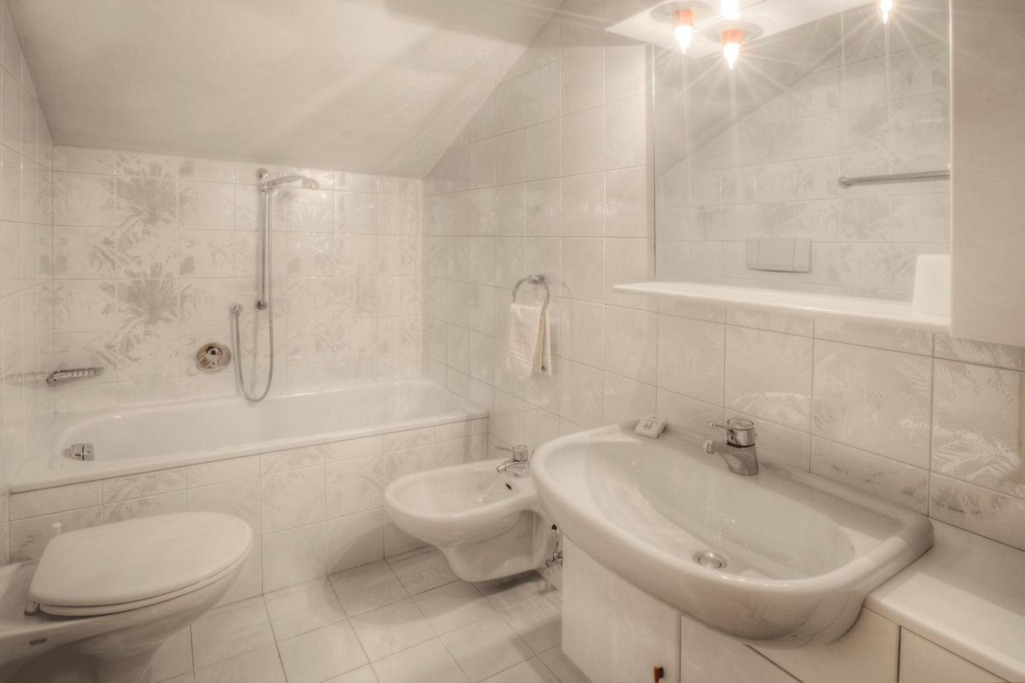 Hotel Ciasa Ai Pini Сан-Кассиано Экстерьер фото
