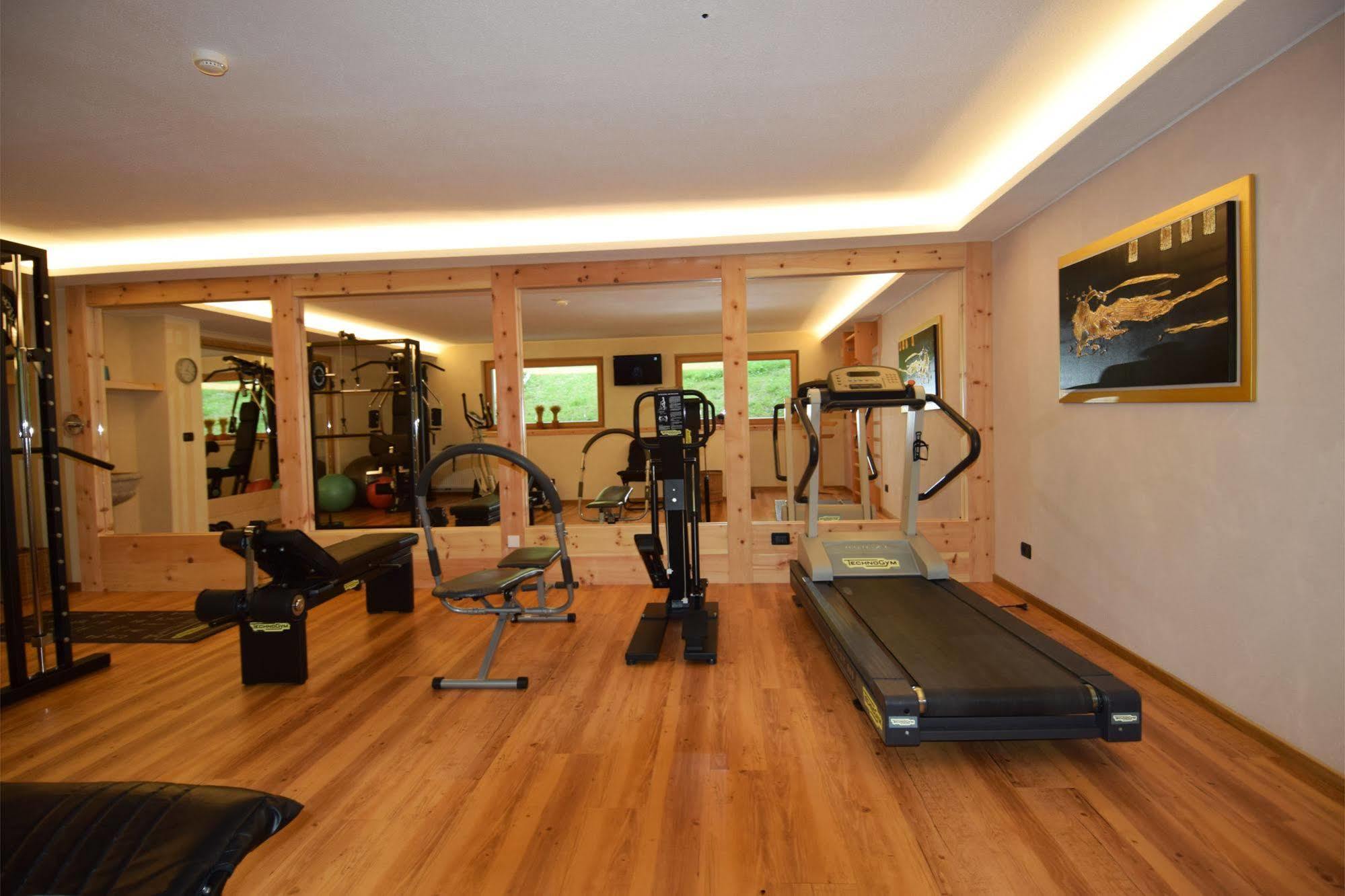 Hotel Ciasa Ai Pini Сан-Кассиано Экстерьер фото